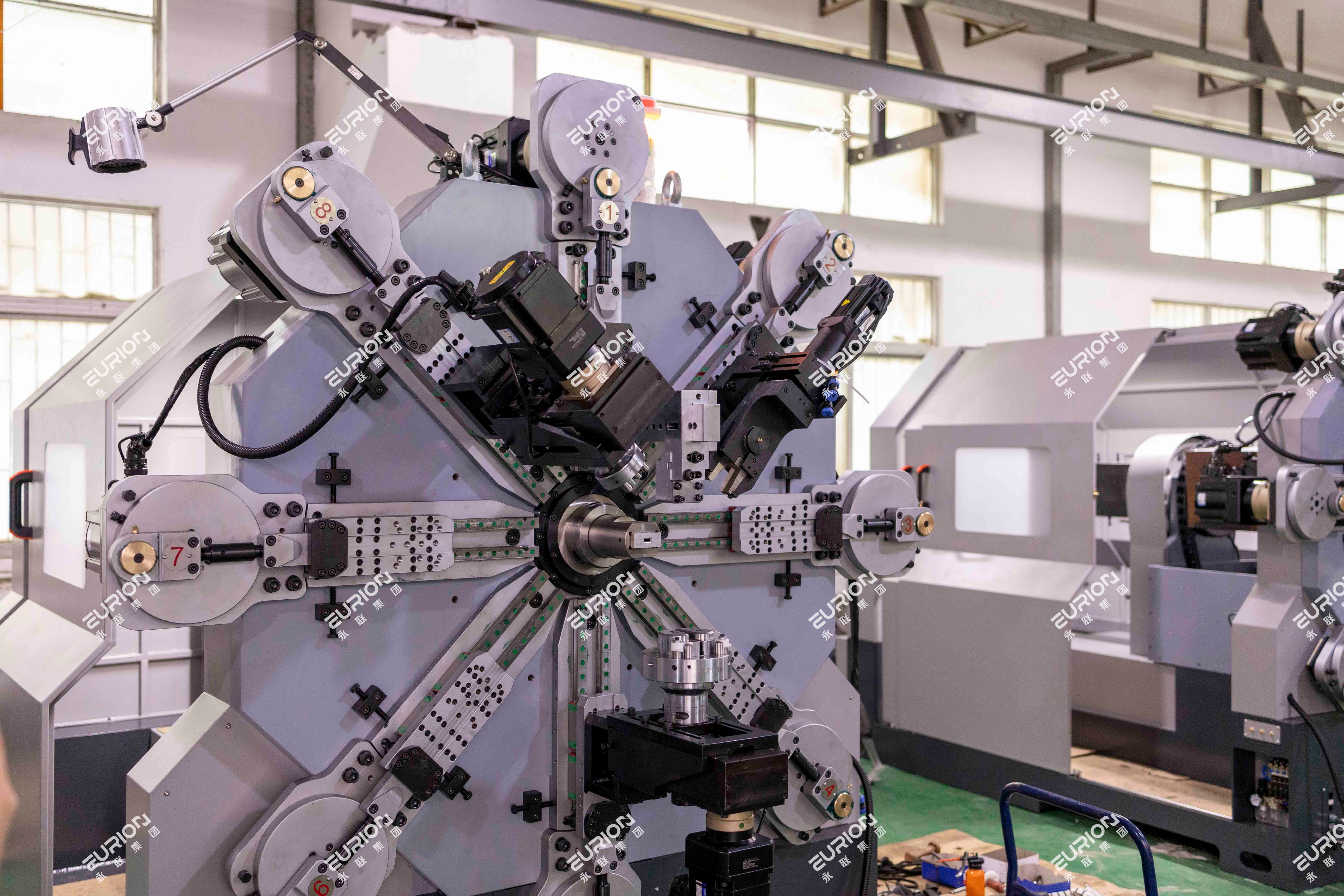 永聯集團新能源銅鋁排折彎機賦能工業自動化控制柜制造升級